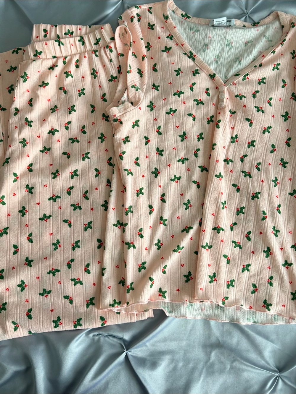 Women’s Pink Ribbed Holiday Pajama Set with Holly Print